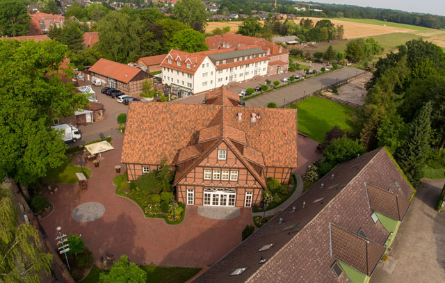 Aufnahme aus der Luft des Hotel Hennies Geländes