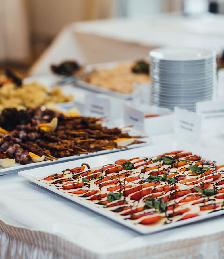 Veranstaltung im Restaurant: Fingerfoodplatten auf einem Buffet